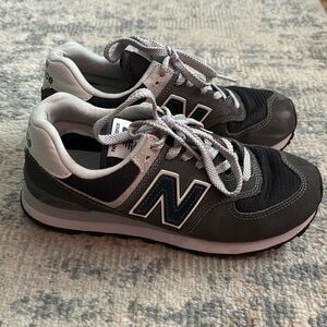New Balance Classic 574 Men’s 6/Women’s 7.5